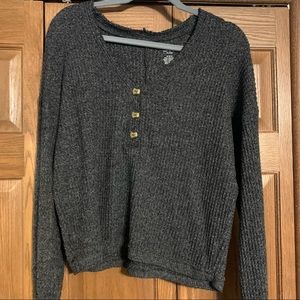 GRAY WAFFLE KNIT SWEATER WITH BUTTONS